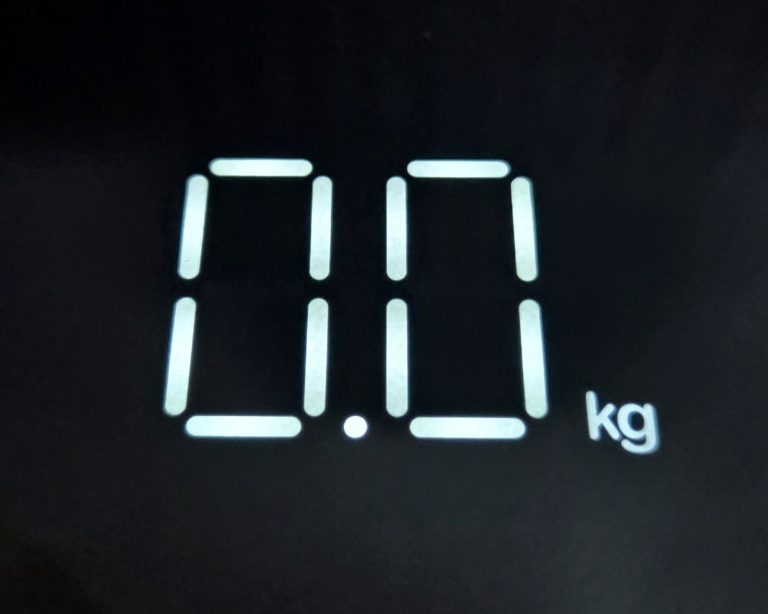 Digital scale reading zero kilograms