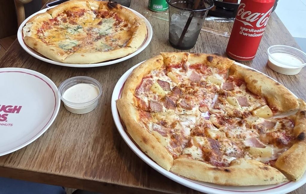 Yes, eating pizza with no teeth is possible