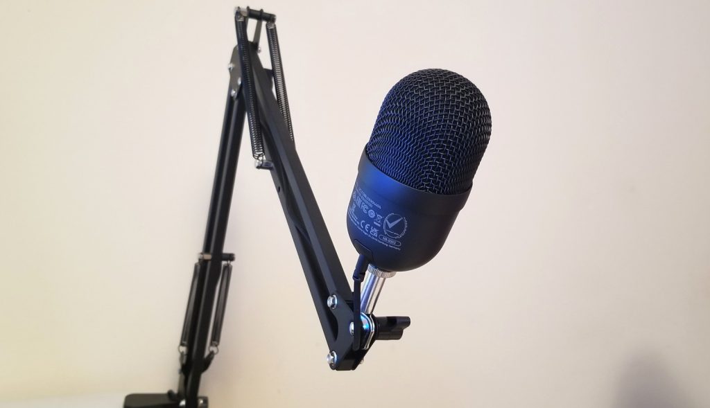 Razer Seiren Mini on microphone arm